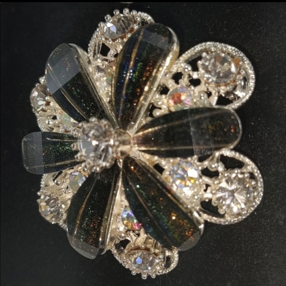 🇨🇦 Diamanté and Shimmering Glass Brooch - Picture 2 of 7